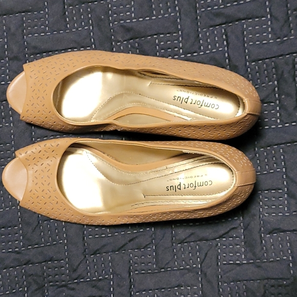Comfort plus tan plateform heels - Picture 6 of 7